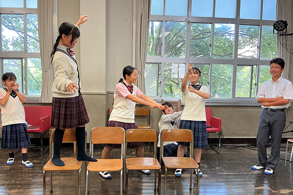 写真：ドラマ教育の様子